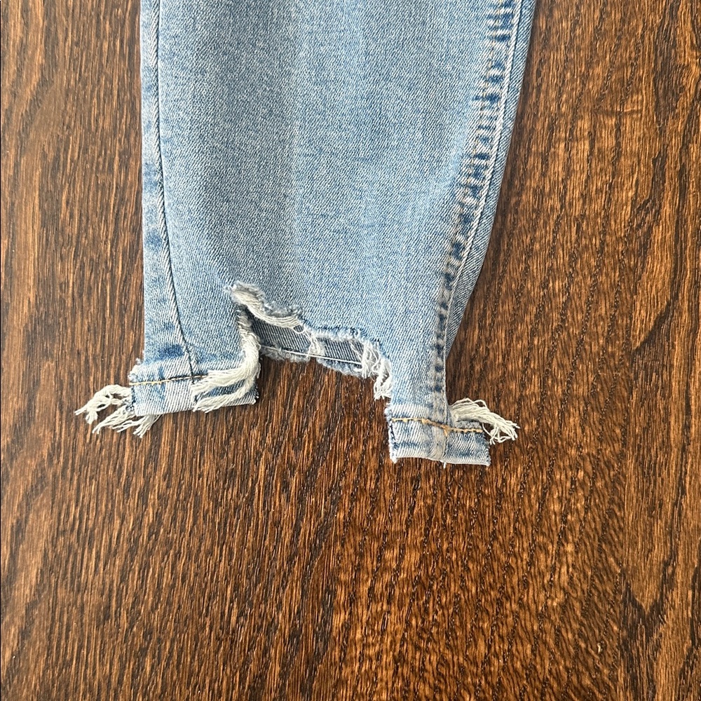 NWOT Topshop Light Blue Cropped Jeans with Frayed Hem - Picture 5 of 7